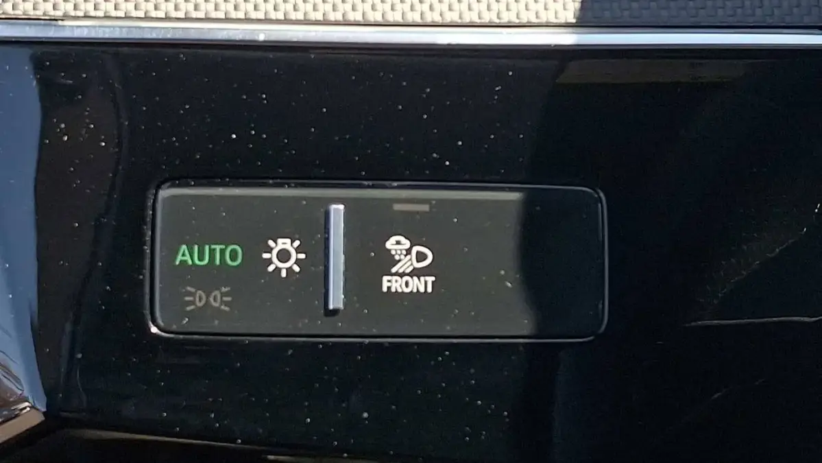 2022 Audi e-tron S - Images - 24