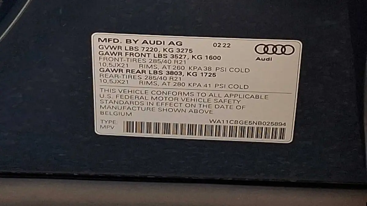 2022 Audi e-tron S - Images - 26