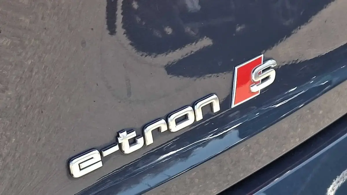 2022 Audi e-tron S - Images - 31