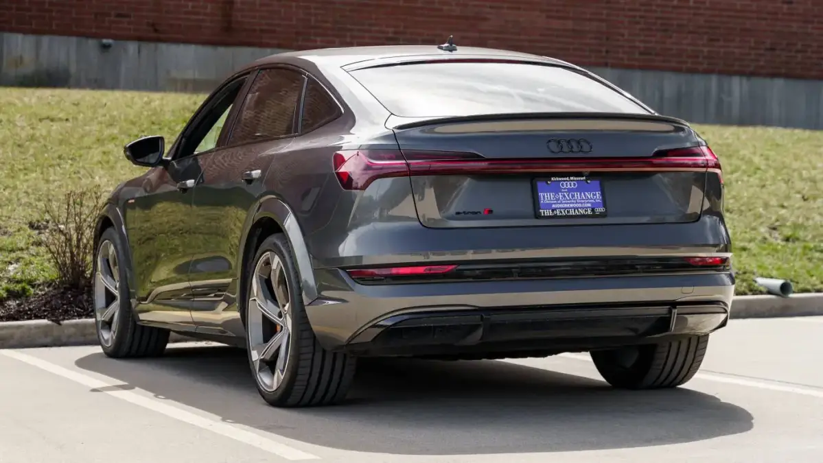 2022 Audi e-tron S - Images - 4