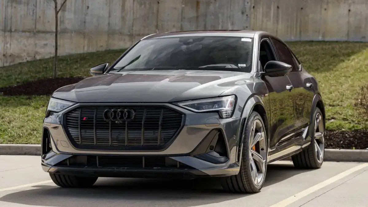 2022 Audi e-tron S - Images - 5