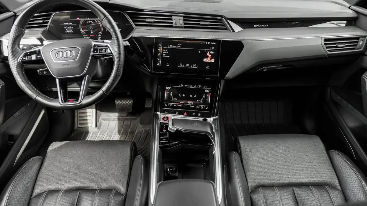 2022 Audi e-tron S - Images - 6