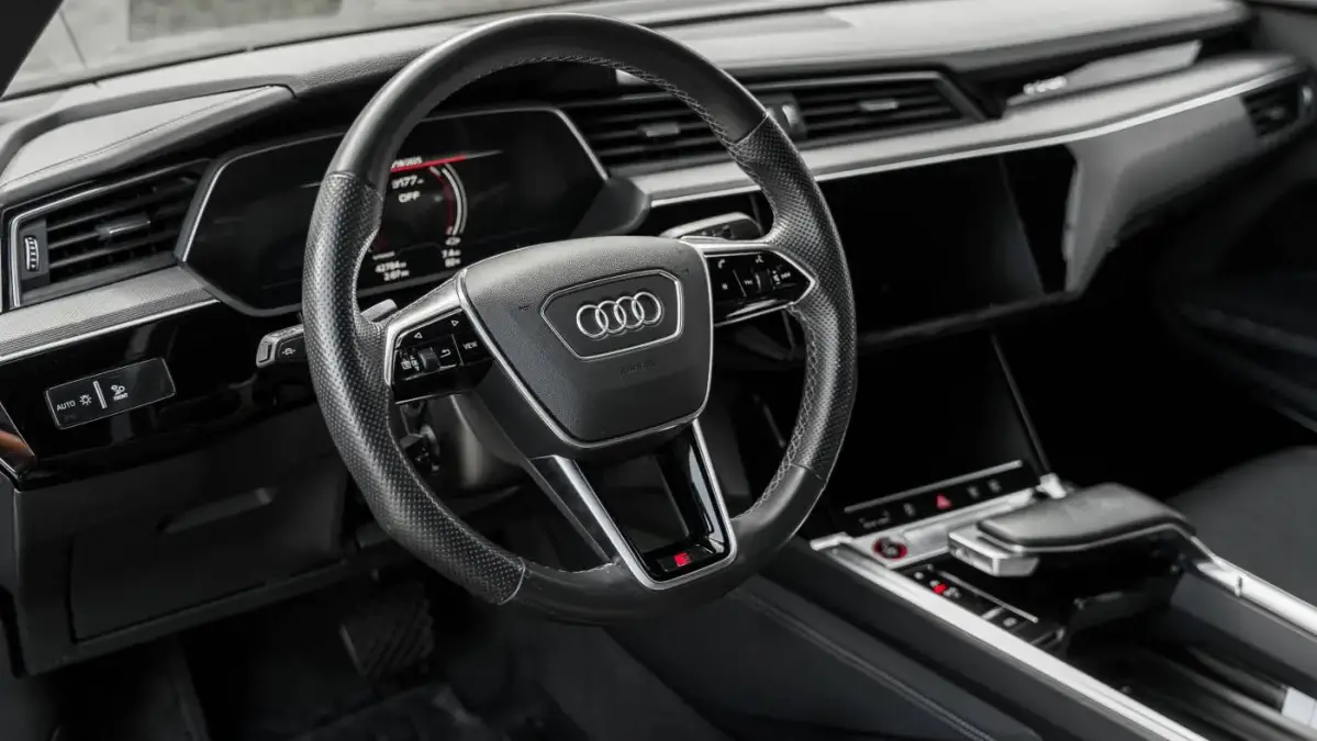 2022 Audi e-tron S - Images - 7