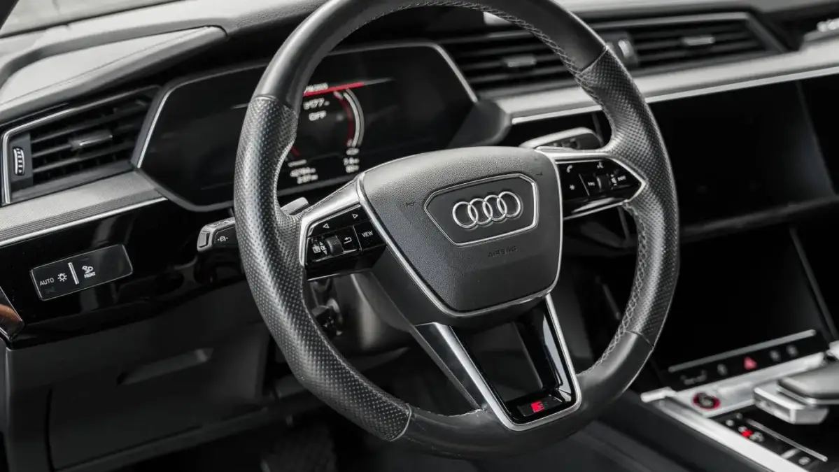 2022 Audi e-tron S - Images - 8