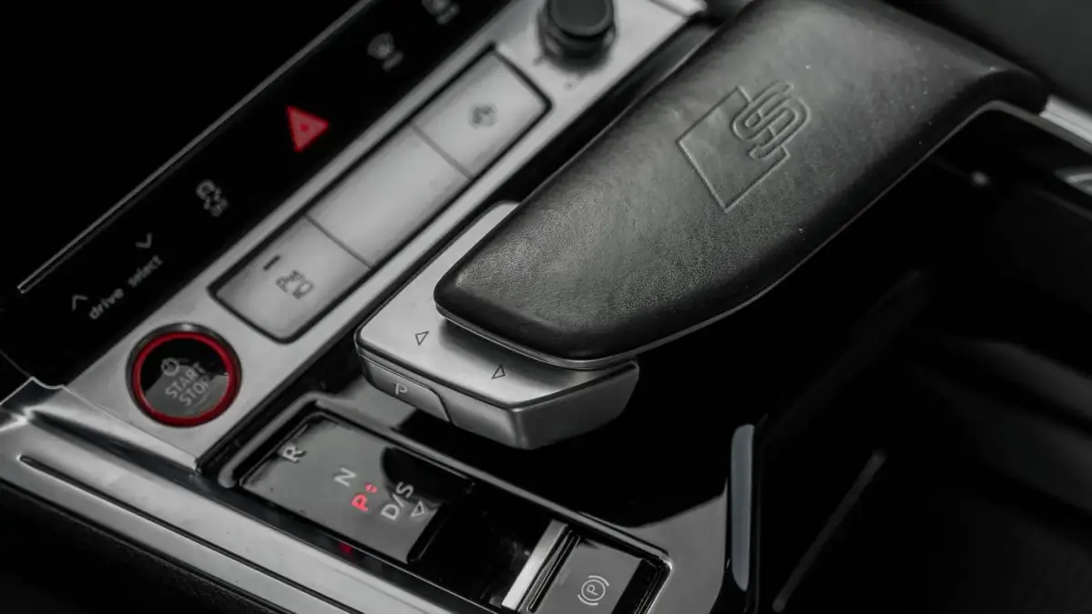 2022 Audi e-tron S - Images - 9