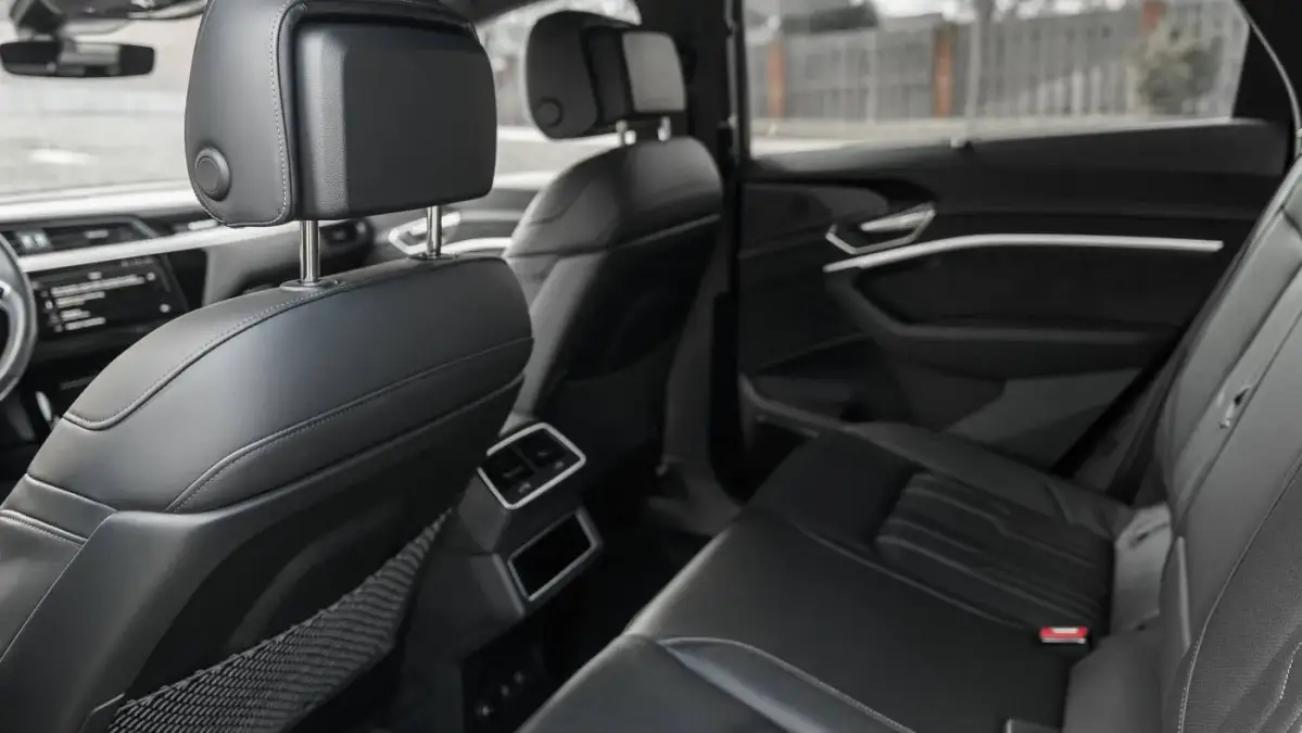 2022 Audi e-tron S - Images - 24