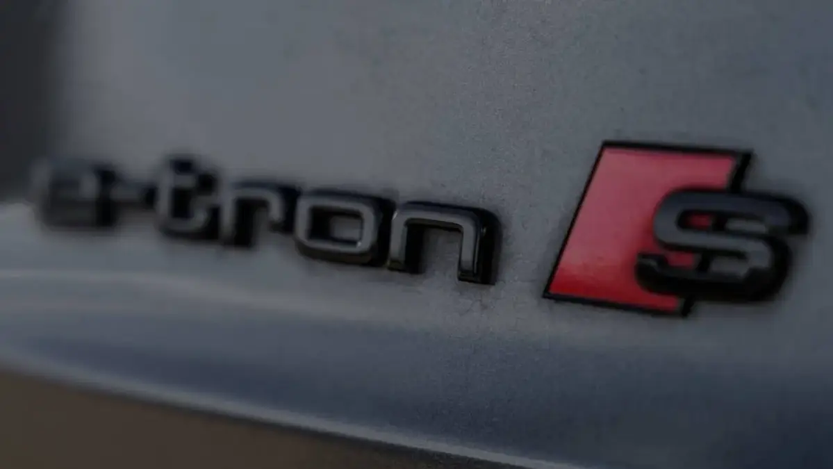 2022 Audi e-tron S - Images - 28
