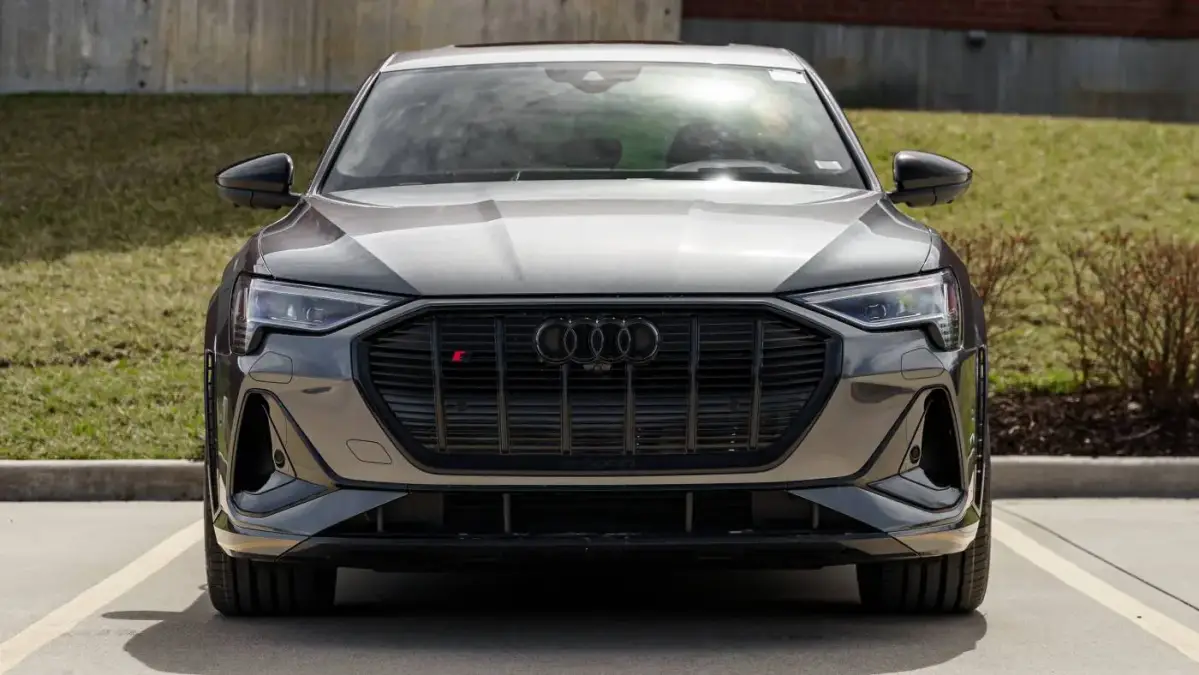 2022 Audi e-tron S - Images - 30