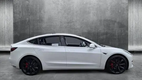 2018 Tesla Model 3 5YJ3E1EB5JF170985