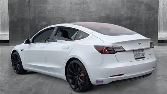 2018 Tesla Model 3 5YJ3E1EB5JF170985