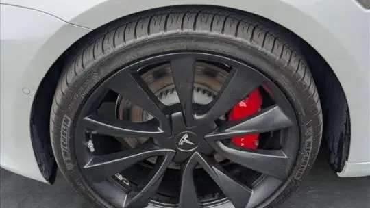 2018 Tesla Model 3 5YJ3E1EB5JF170985