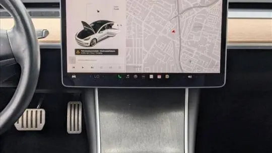 2018 Tesla Model 3 5YJ3E1EB5JF170985