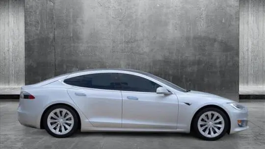 2018 Tesla Model S 5YJSA1E29JF251575