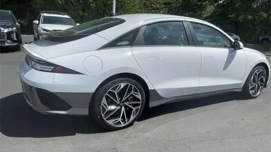 2025 Hyundai IONIQ 6 KMHM34AA0SA098172