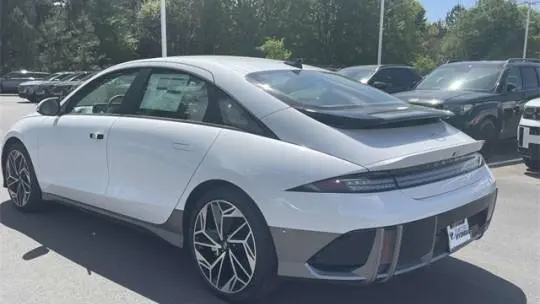 2025 Hyundai IONIQ 6 KMHM34AA0SA098172
