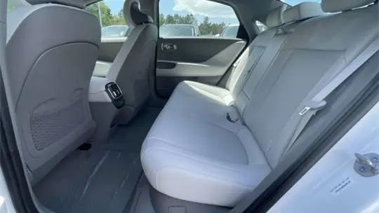 2025 Hyundai IONIQ 6 KMHM34AA0SA098172