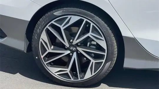 2025 Hyundai IONIQ 6 KMHM34AA0SA098172