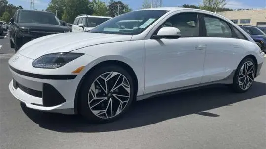 2025 Hyundai IONIQ 6 KMHM34AA0SA098172