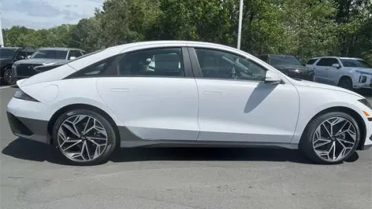 2025 Hyundai IONIQ 6 KMHM34AA0SA098172