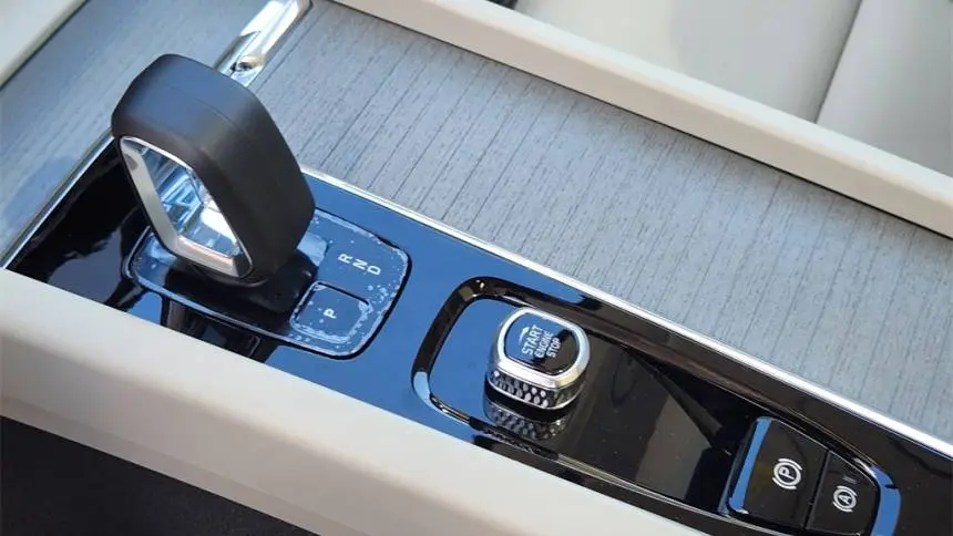 2025 Volvo XC60 YV4H60RC4S1191821