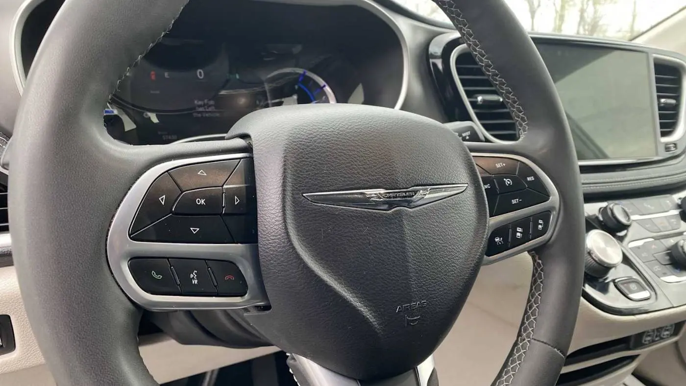 2023 Chrysler Pacifica 2C4RC1L70PR575812