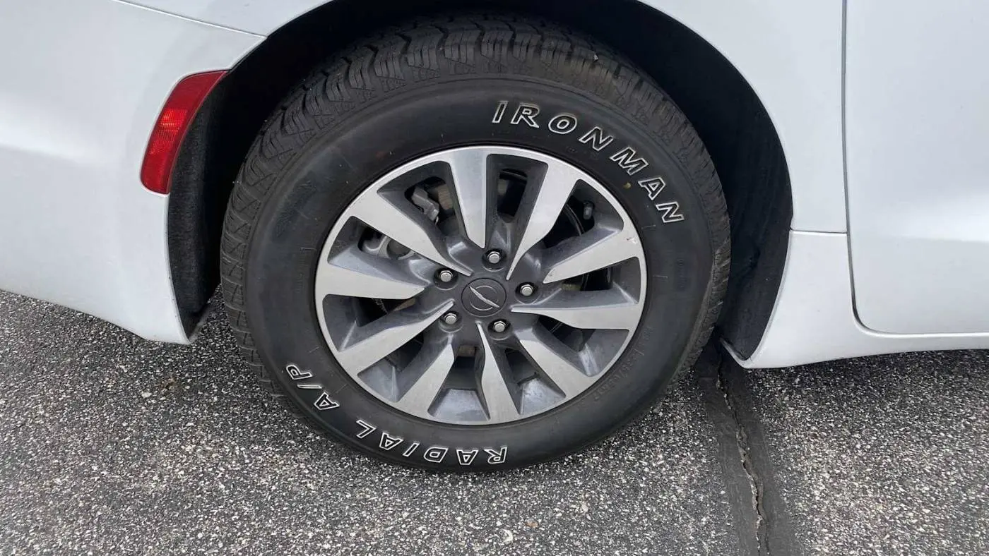 2023 Chrysler Pacifica 2C4RC1L70PR575812