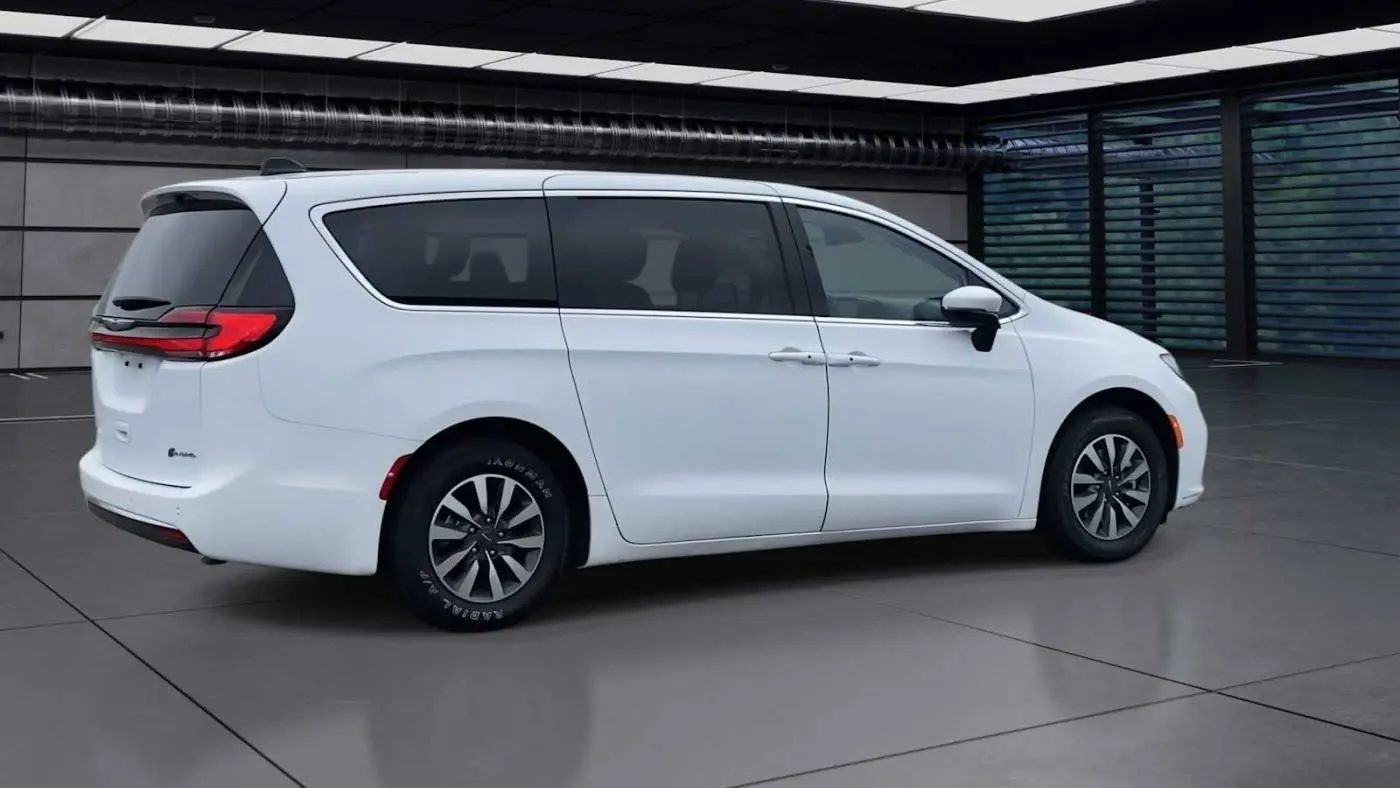 2023 Chrysler Pacifica 2C4RC1L70PR575812
