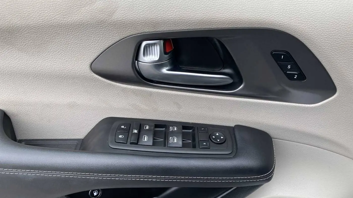 2023 Chrysler Pacifica 2C4RC1L70PR575812