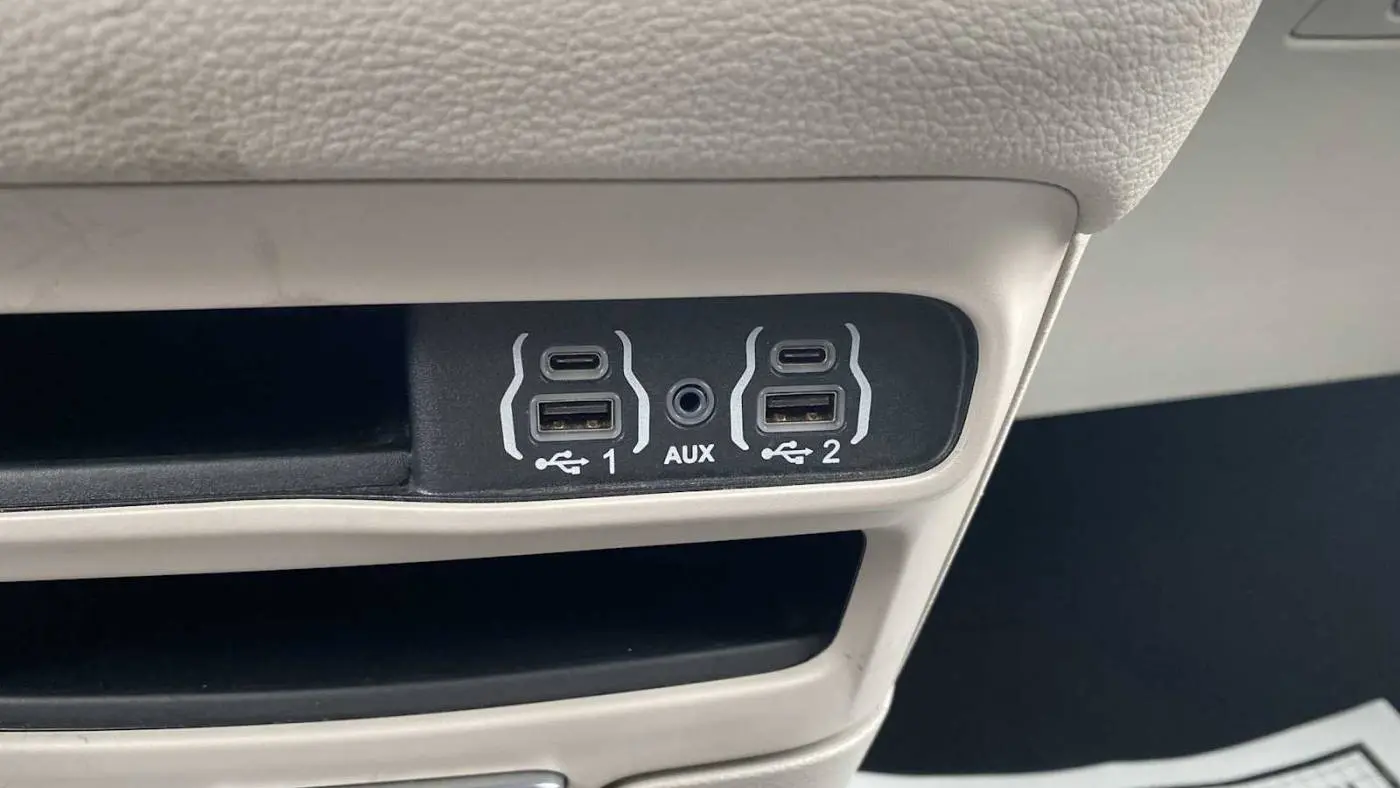 2023 Chrysler Pacifica 2C4RC1L70PR575812