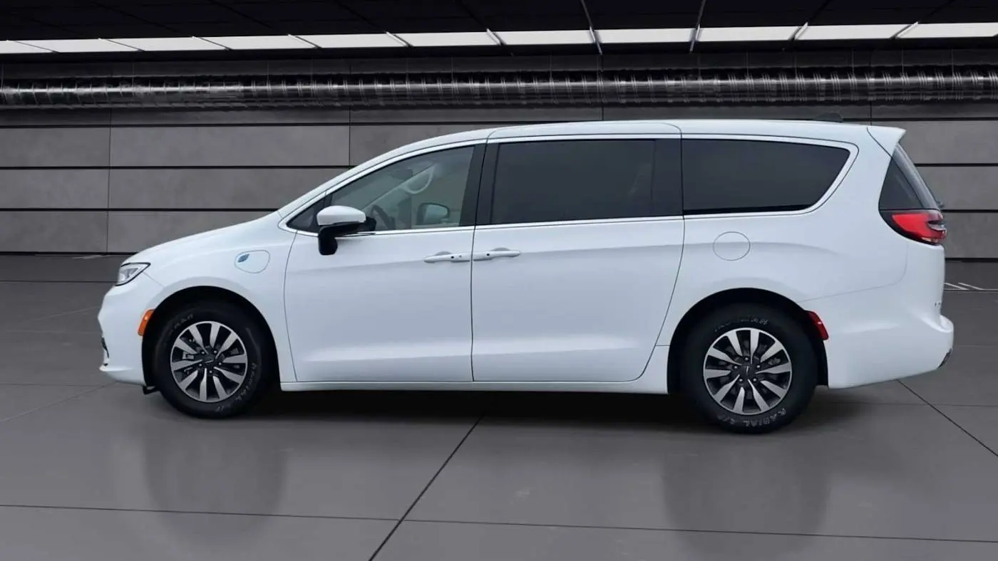 2023 Chrysler Pacifica 2C4RC1L70PR575812