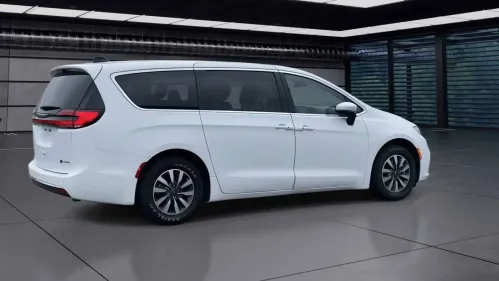 2023 Chrysler Pacifica 2C4RC1L70PR575812