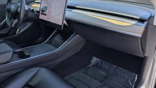 2019 Tesla Model 3 5YJ3E1EA5KF305553