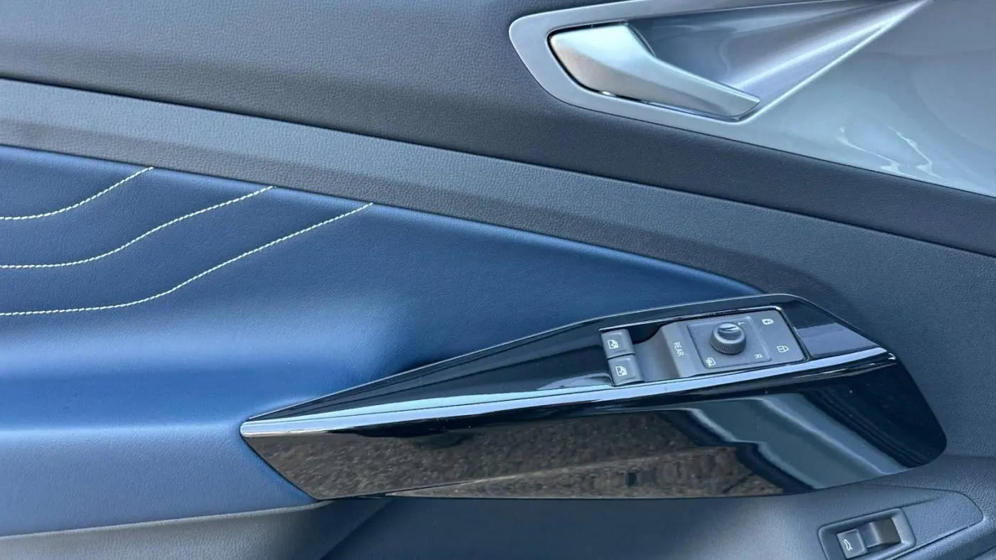 2025 Volkswagen ID.4 1V2WSPE88SC003191
