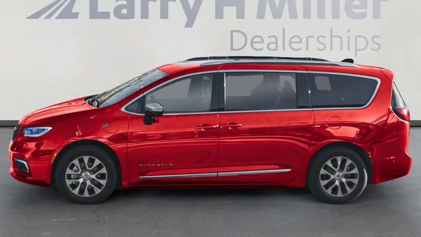 2025 Chrysler Pacifica 2C4RC1S70SR576114