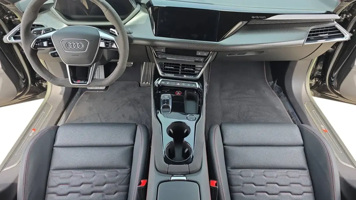 2022 Audi RS e-tron GT - Images - 9