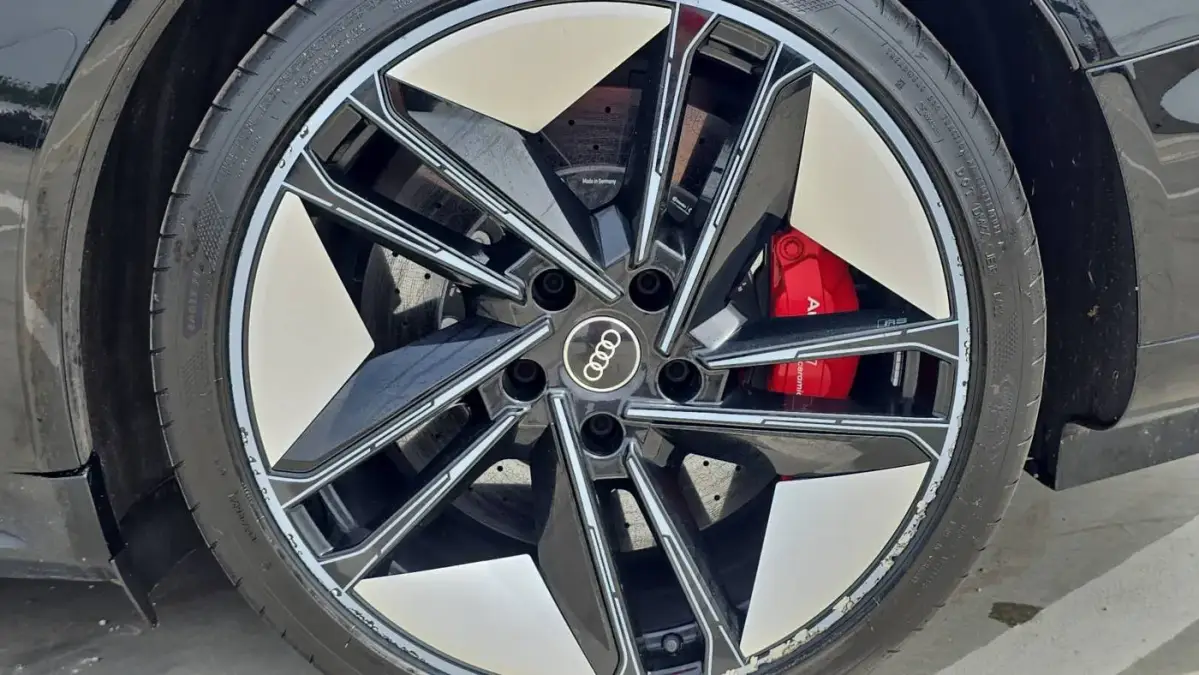 2022 Audi RS e-tron GT - Images - 34