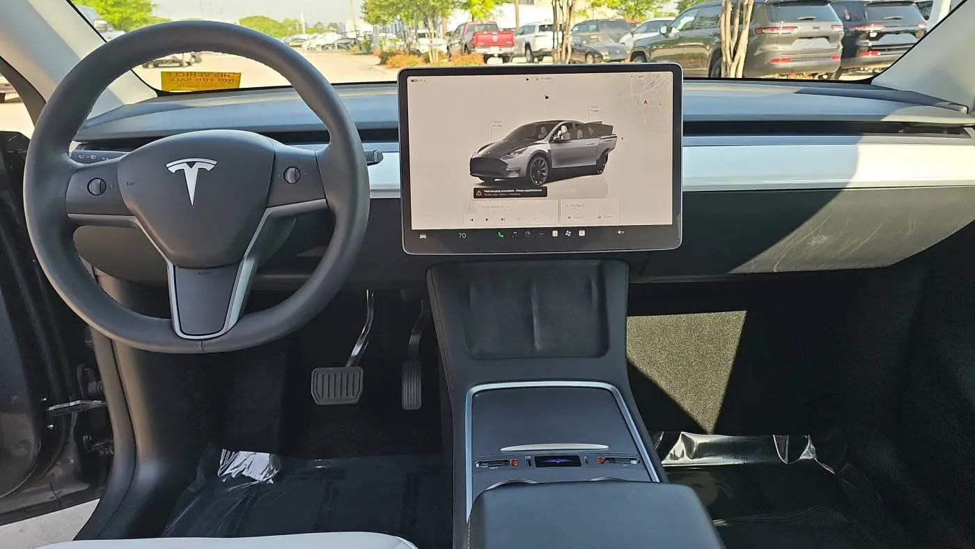 2023 Tesla Model Y 7SAYGAEE8PF933734