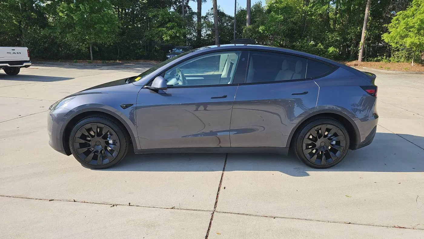 2023 Tesla Model Y 7SAYGAEE8PF933734
