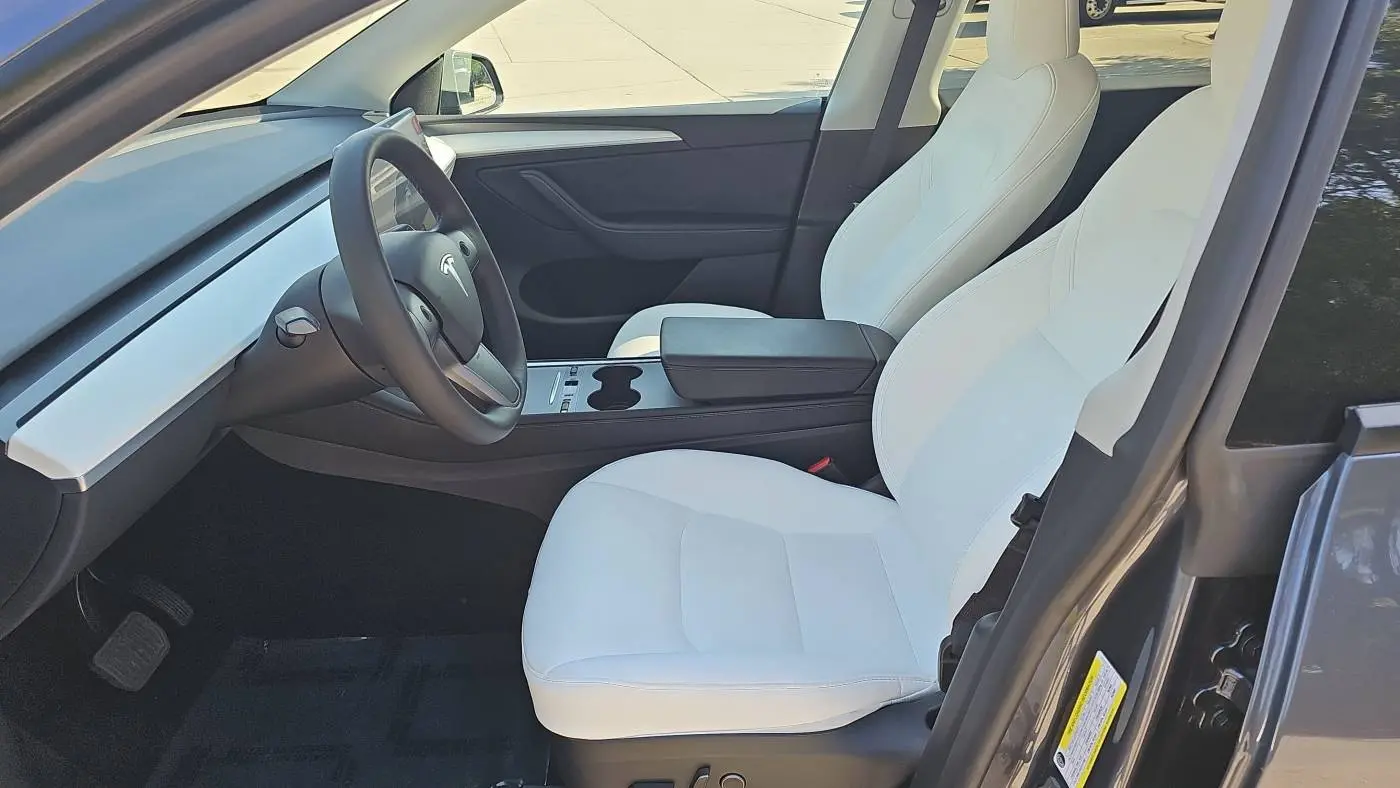 2023 Tesla Model Y 7SAYGAEE8PF933734