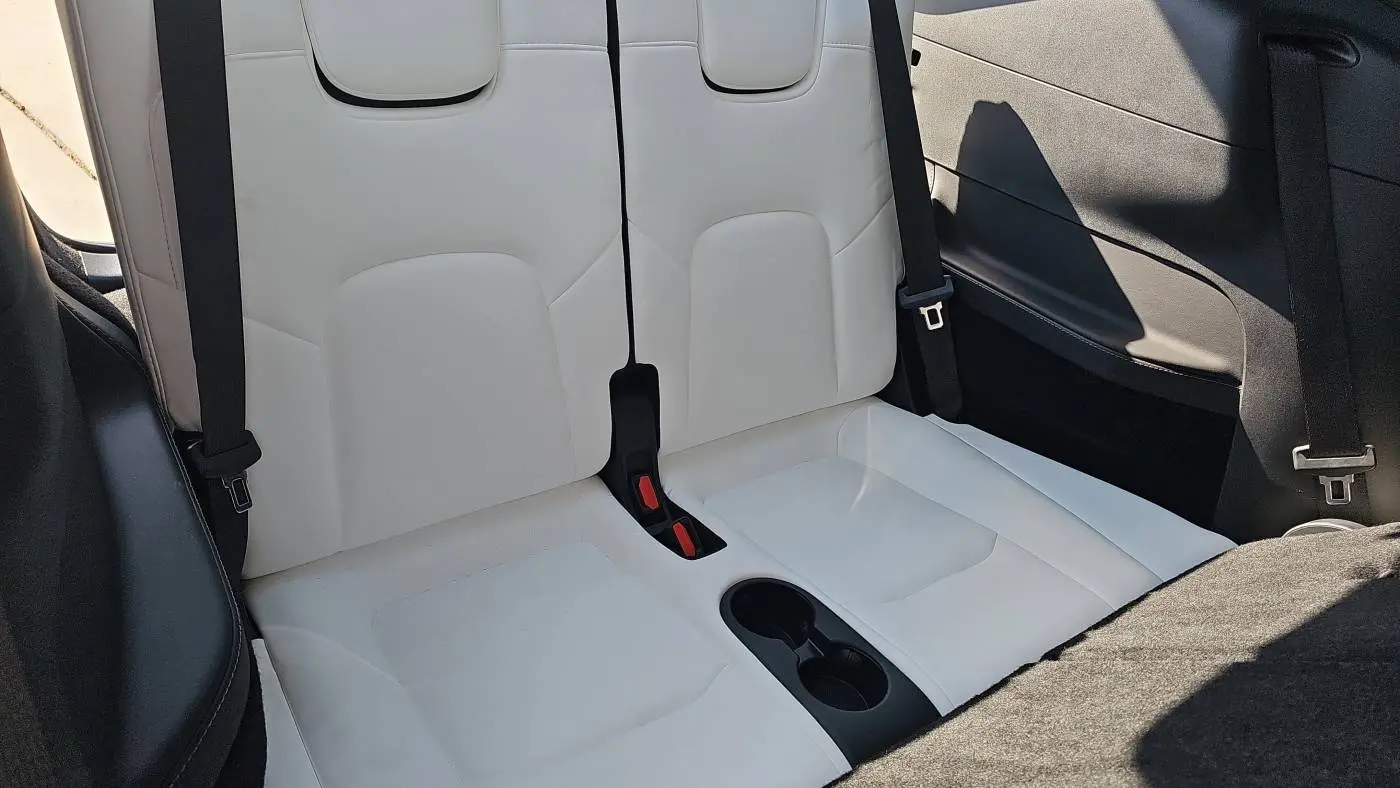 2023 Tesla Model Y 7SAYGAEE8PF933734