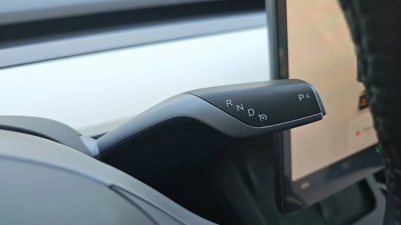 2023 Tesla Model Y 7SAYGAEE8PF933734