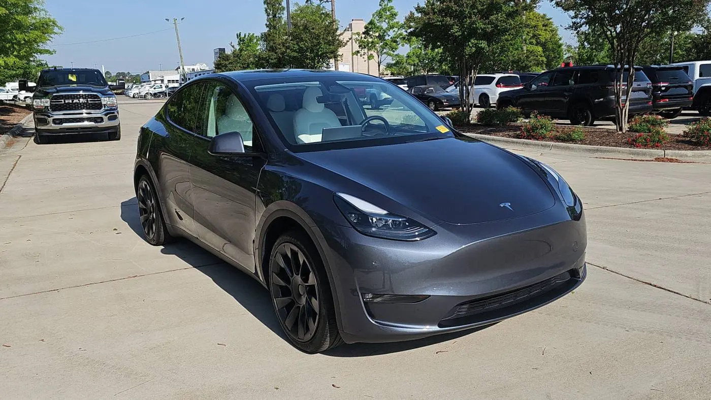 2023 Tesla Model Y 7SAYGAEE8PF933734