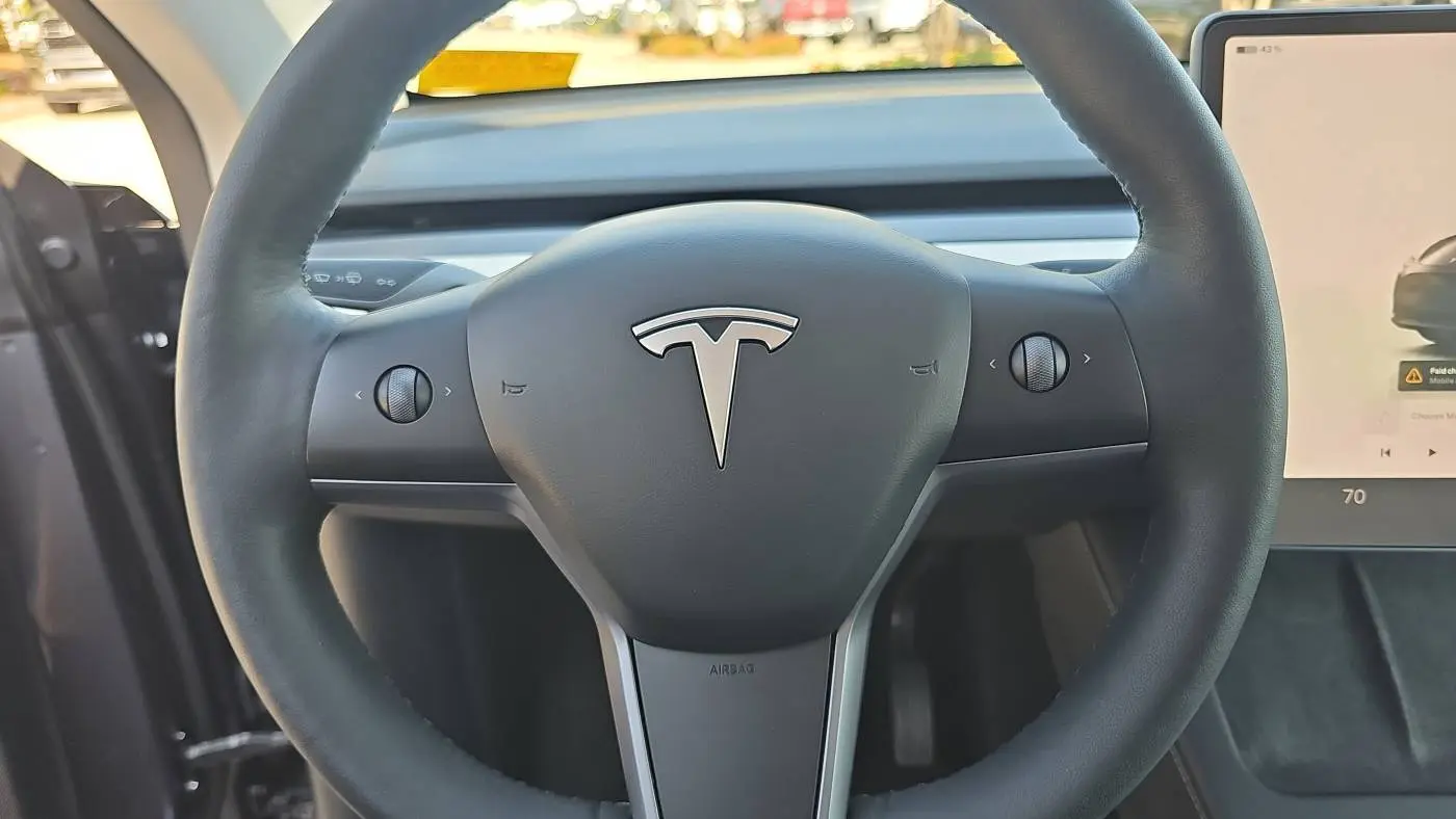 2023 Tesla Model Y 7SAYGAEE8PF933734