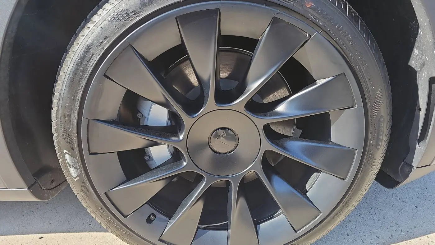 2023 Tesla Model Y 7SAYGAEE8PF933734