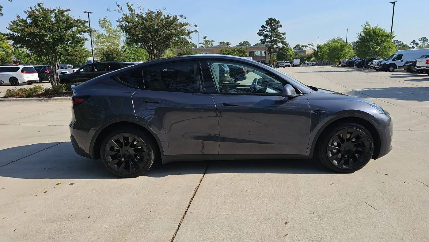 2023 Tesla Model Y 7SAYGAEE8PF933734