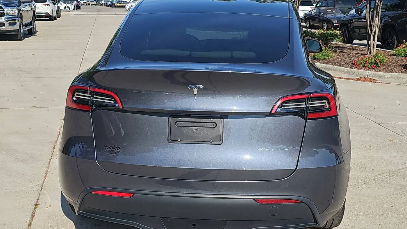 2023 Tesla Model Y 7SAYGAEE8PF933734