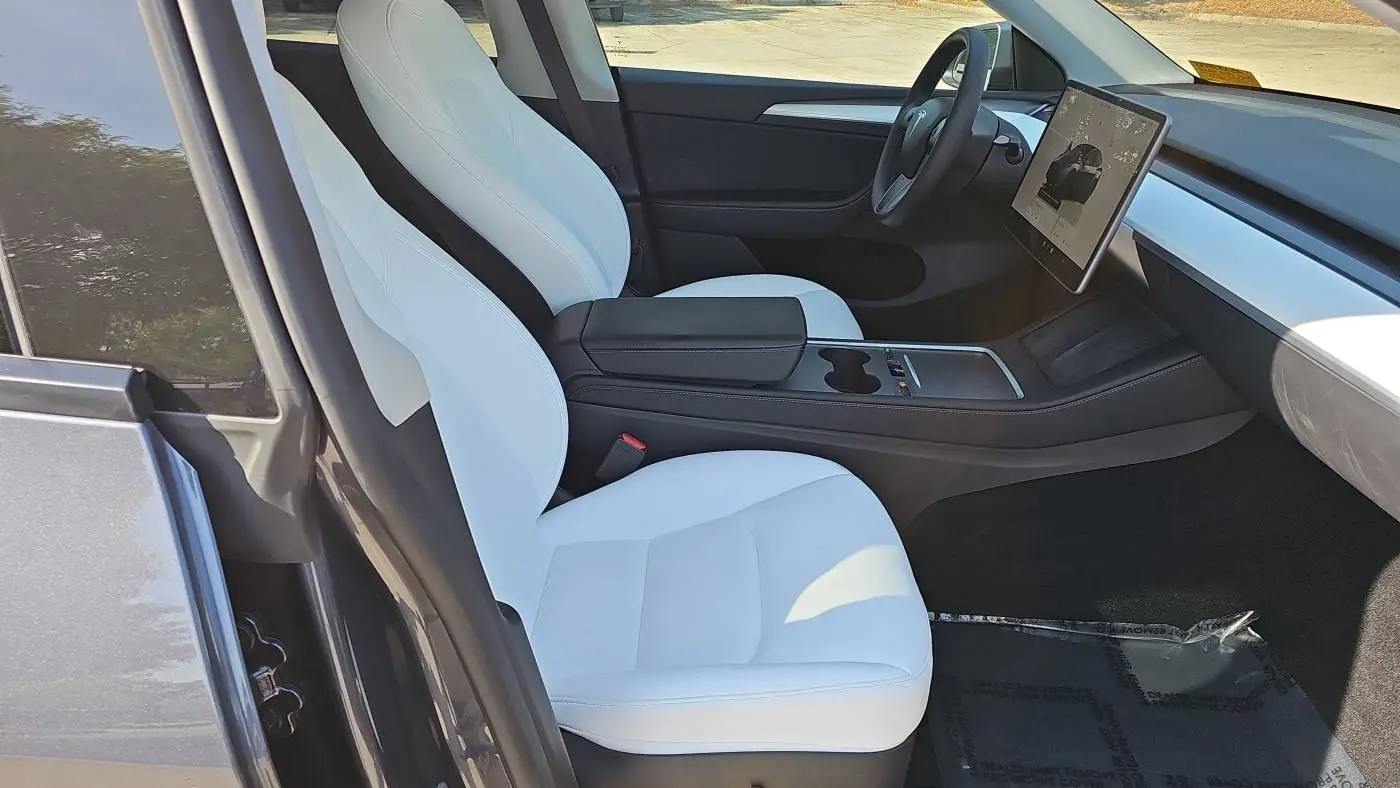 2023 Tesla Model Y 7SAYGAEE8PF933734