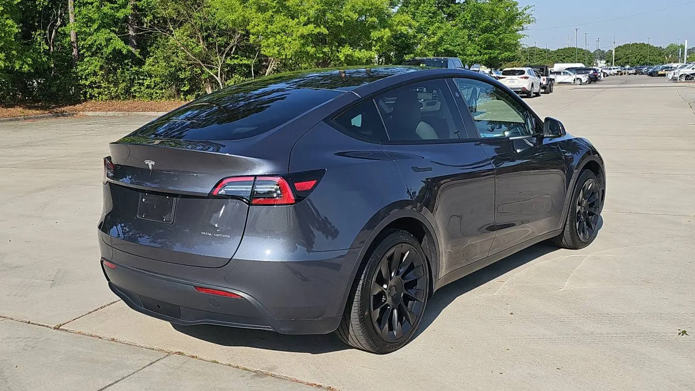 2023 Tesla Model Y 7SAYGAEE8PF933734