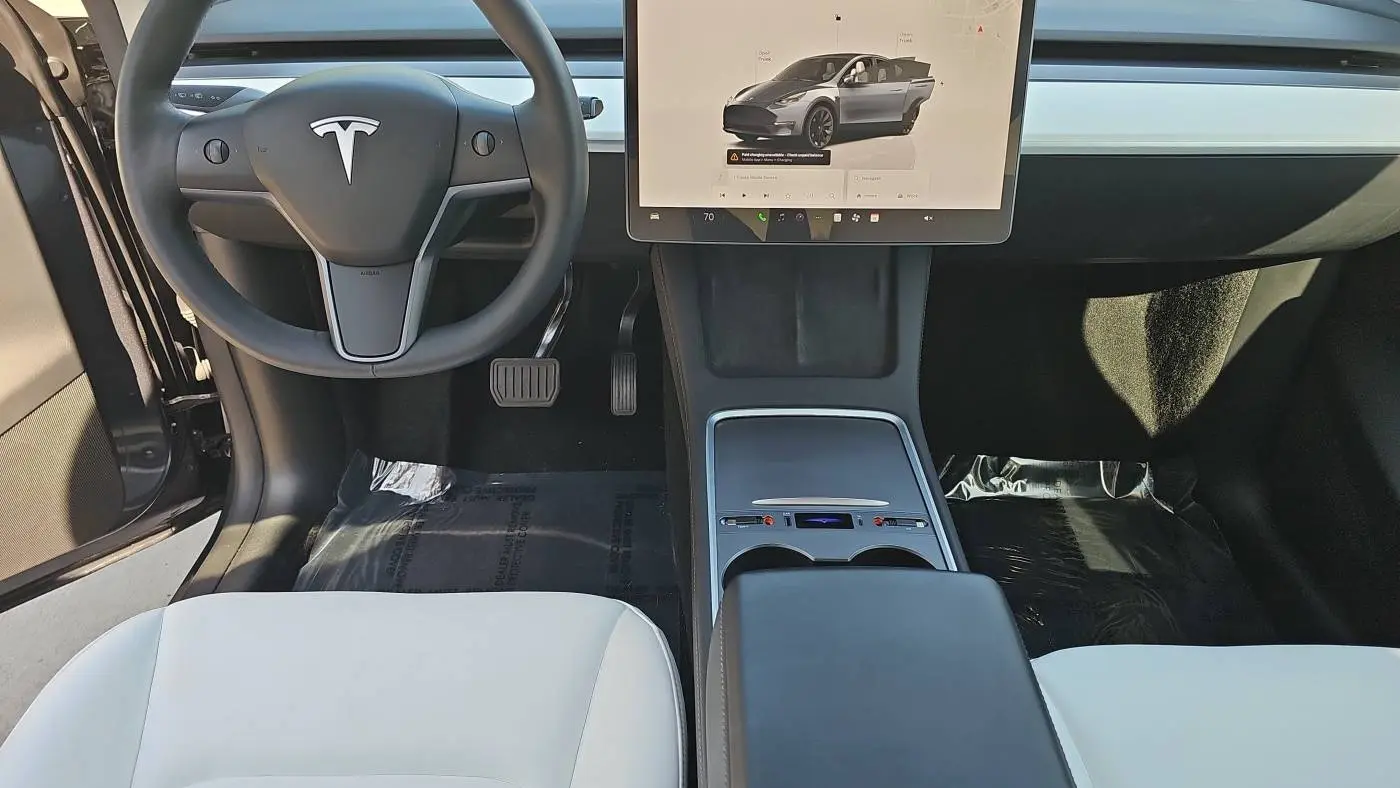 2023 Tesla Model Y 7SAYGAEE8PF933734