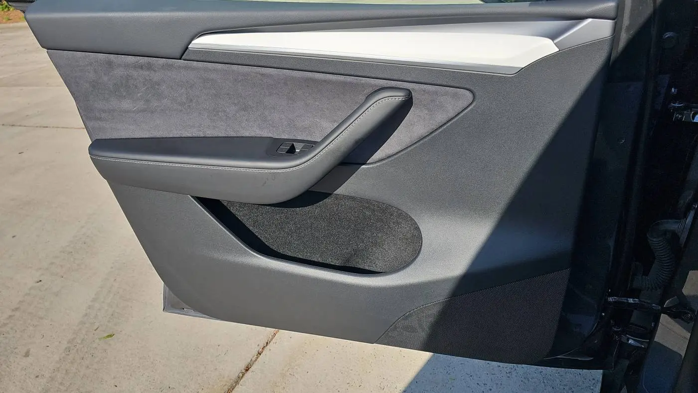 2023 Tesla Model Y 7SAYGAEE8PF933734
